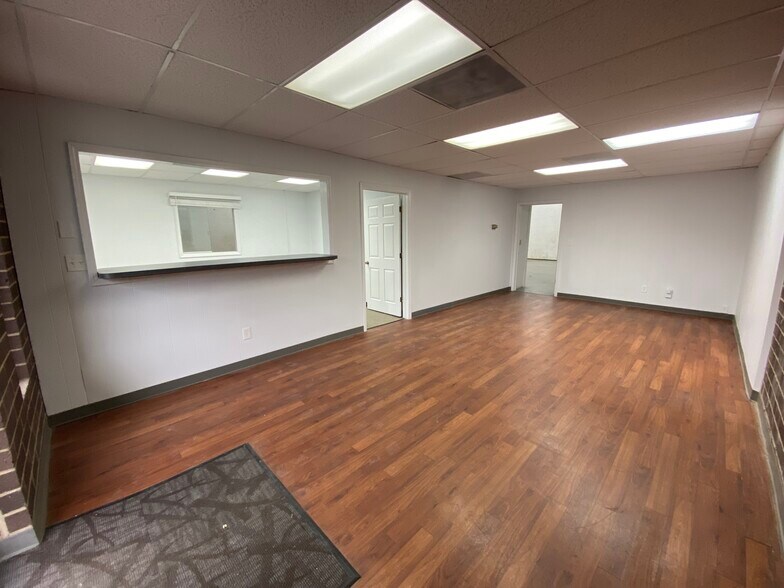 More Photos Of 627 Minuet Ln, Charlotte Light Manufacturing For Lease