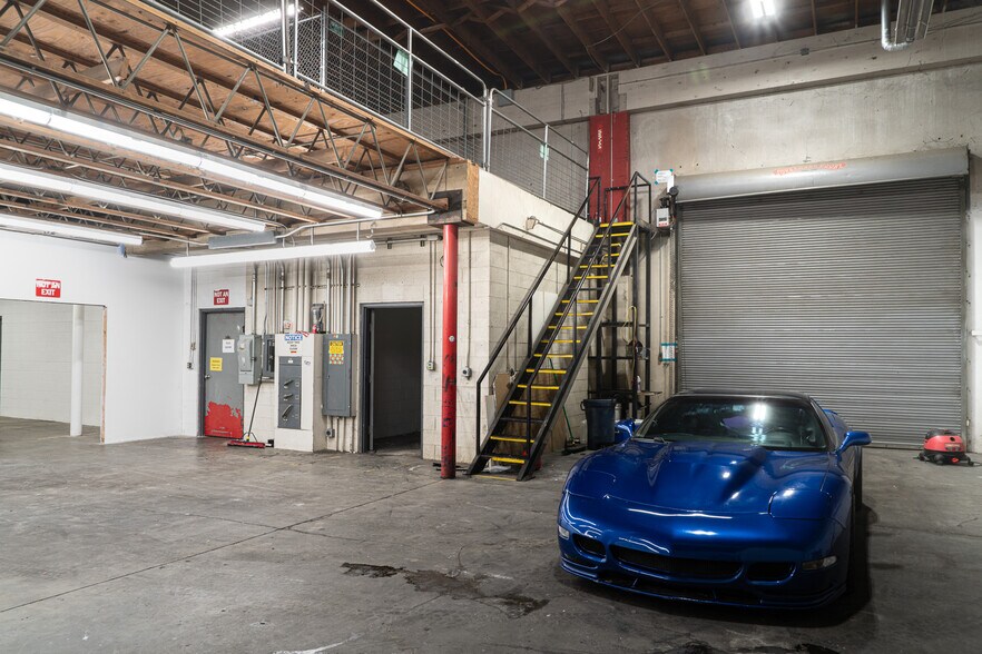 More Photos Of 1492 Burlcrest Dr, Medford Warehouse For Sale