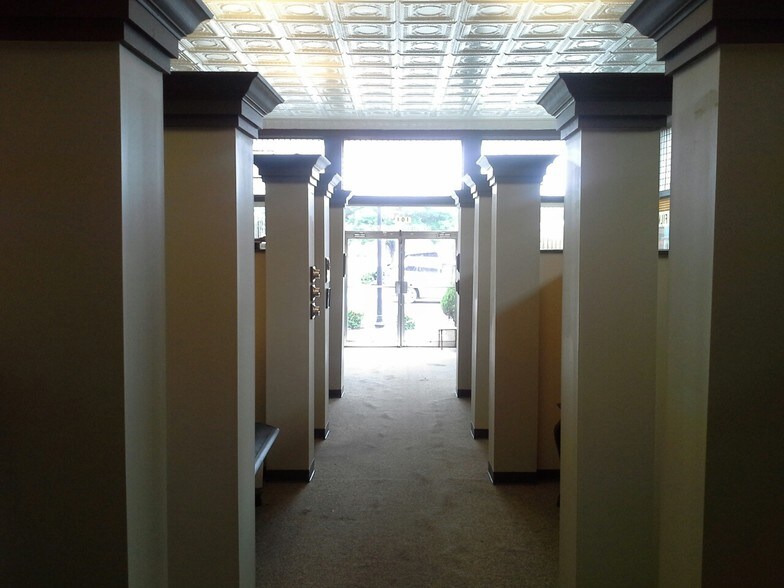 More Photos Of 101 S Center St, Thomaston Office Residential For Lease