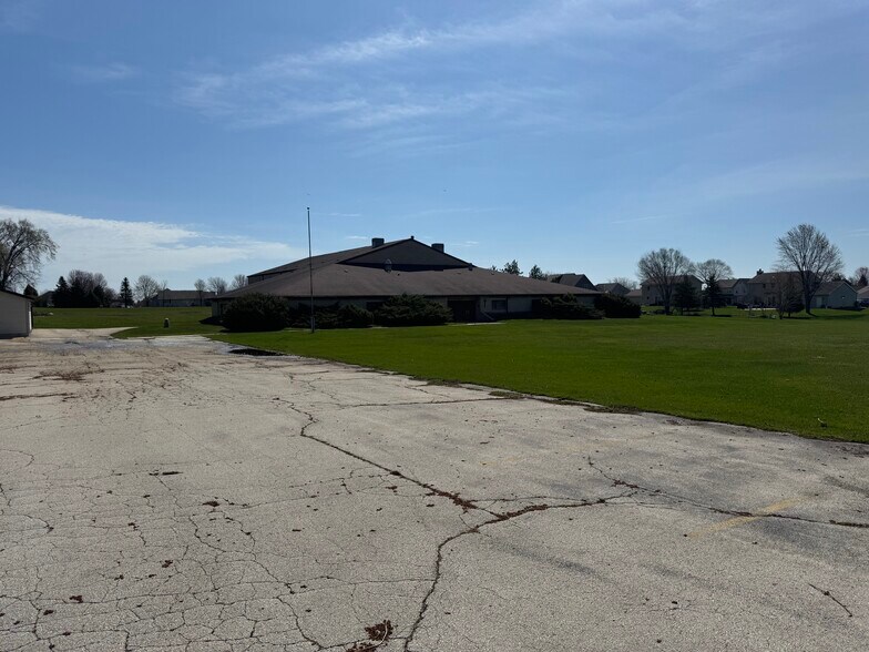 More Photos Of 2525 Oakwood Rd, Oak Creek Schools For Sale