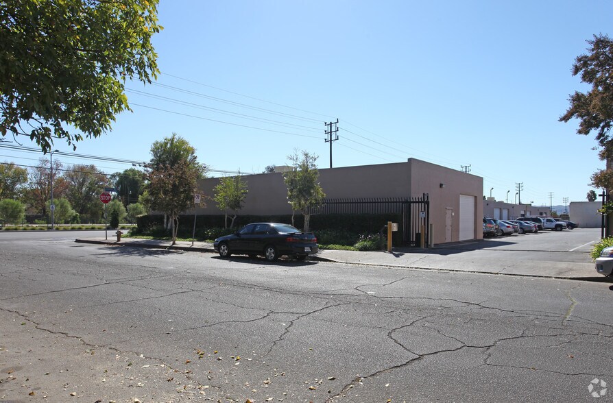 More Photos Of 8459-8477 Canoga Ave, Canoga Park Manufacturing For Lease