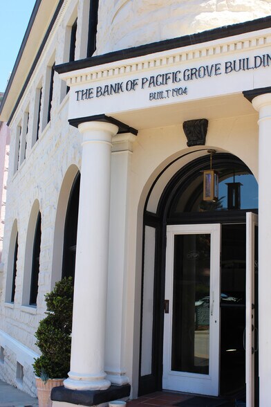 More Photos Of 572 Lighthouse Ave, Pacific Grove Office For Lease