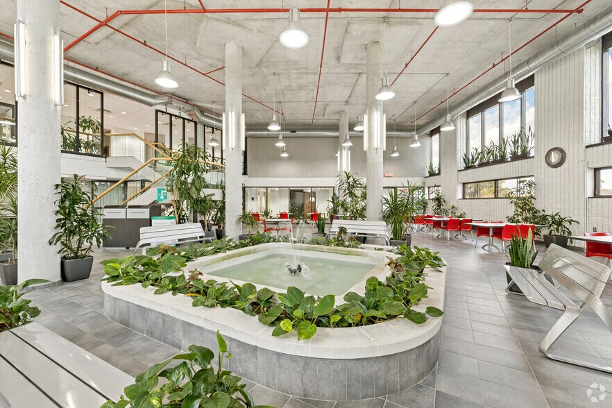 More Photos Of 6555 Boul Métropolitain E, Montréal Office For Lease