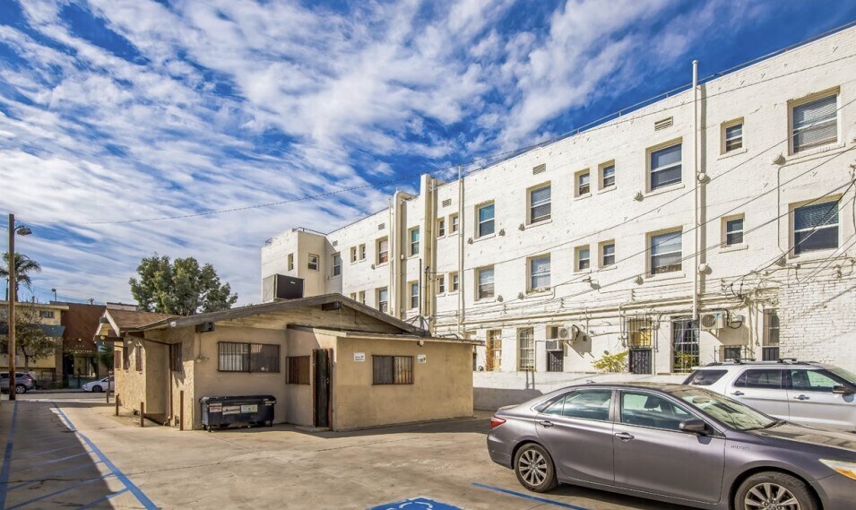 More Photos Of 654 N Manhattan Pl, Los Angeles Medical For Sale