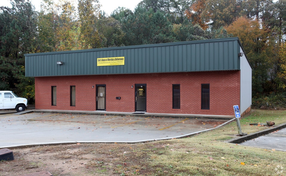 More Photos Of 748 Veterans Pky, Jonesboro Light Distribution For Lease
