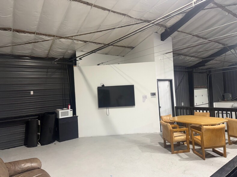 More Photos Of 500-504 2nd St, Castle Rock Warehouse For Lease