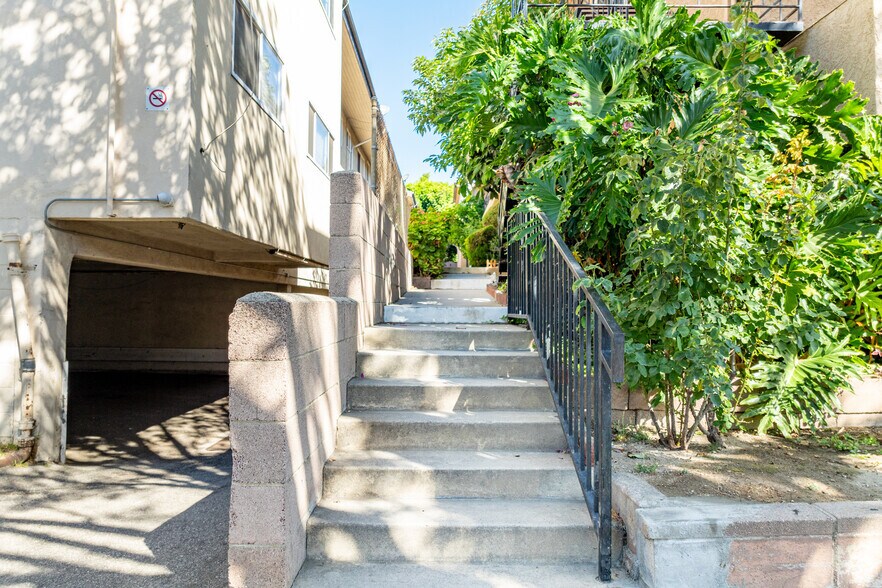 More Photos Of 231 Justin Ave, Glendale Apartments For Sale