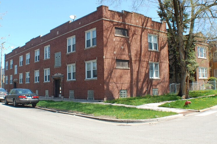 More Photos Of 1135-1141 N Lamon Ave, Chicago Apartments For Sale