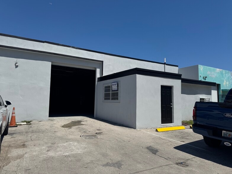 Primary Photo Of 809-813 NW 1st St, Fort Lauderdale Service For Lease