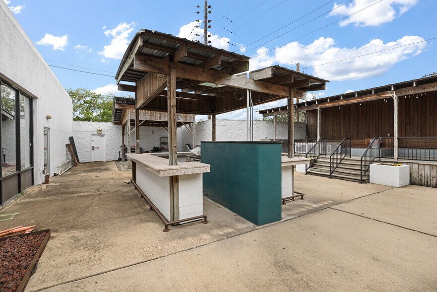 More Photos Of 2866 Poplar Ave, Memphis Storefront Retail Office For Sale