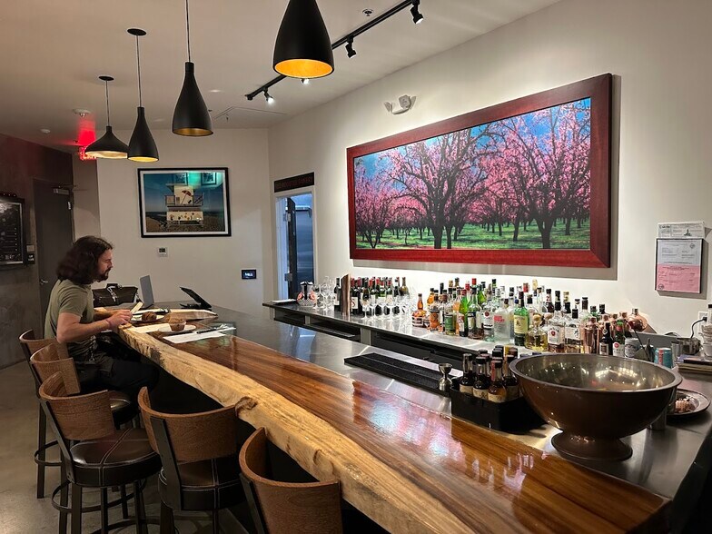 More Photos Of 5135 W Adams Blvd, Los Angeles Apartments For Lease