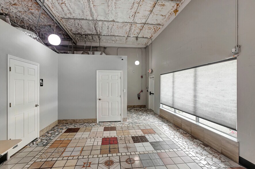 More Photos Of 450 94th Ave N, Saint Petersburg Freestanding For Lease