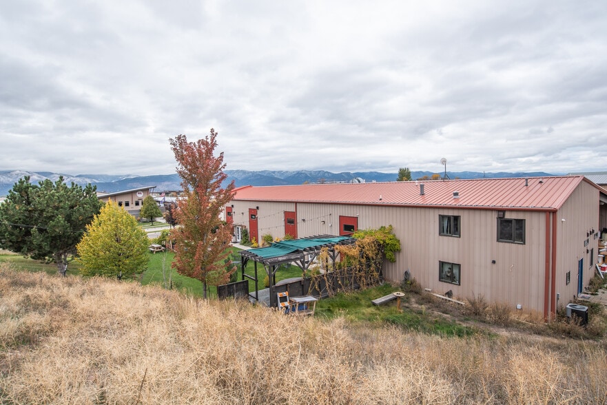 More Photos Of 5646 W Harrier Dr, Missoula Showroom For Sale