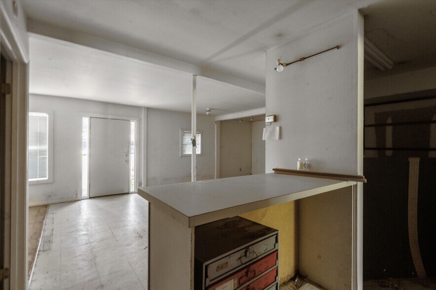 More Photos Of 1403 Crockett St, Lufkin Office Residential For Sale