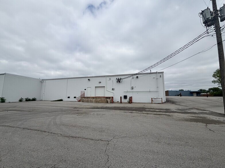 More Photos Of 4835-4953 State Ave, Kansas City Unknown For Lease