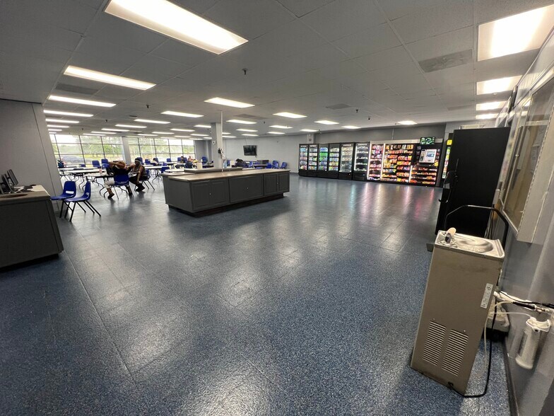 More Photos Of 1641 Thompson Rd, Hartselle Manufacturing For Lease