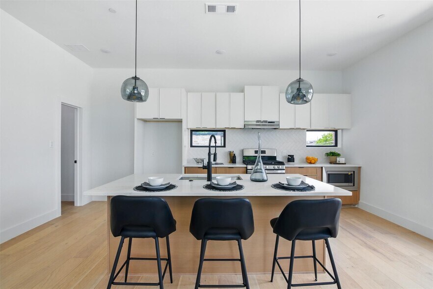 More Photos Of 426-430 E 8th St, Dallas Apartments For Sale
