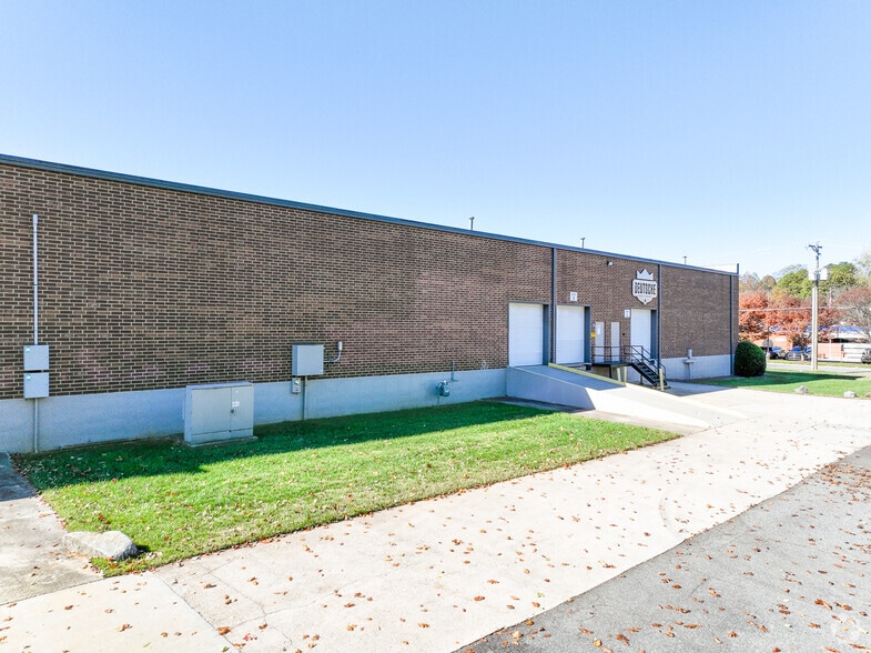 More Photos Of 4101 Revolution Park Dr, Charlotte Light Distribution For Lease