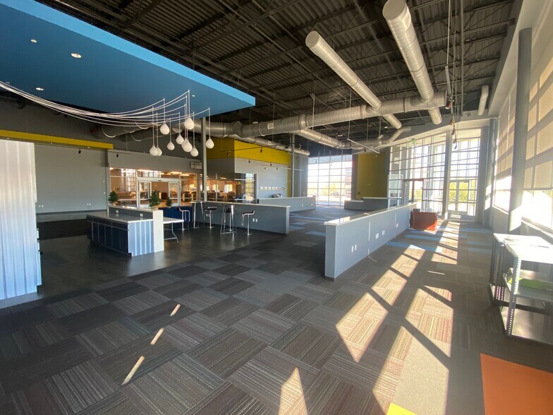 More Photos Of 7251 Appling Farms Pky, Memphis Warehouse For Lease