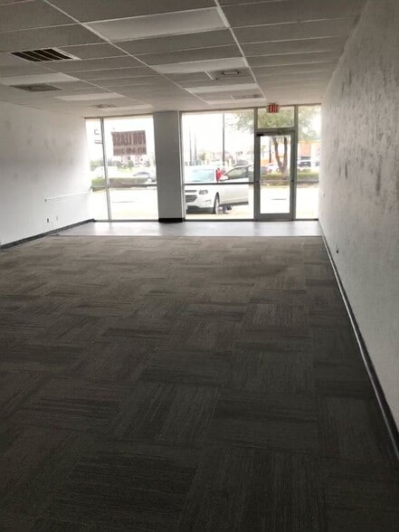 More Photos Of 3035 Broadway Blvd, Garland Unknown For Lease