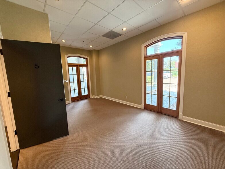 More Photos Of 113-115 W Jackson Ave, Ridgeland Unknown For Lease