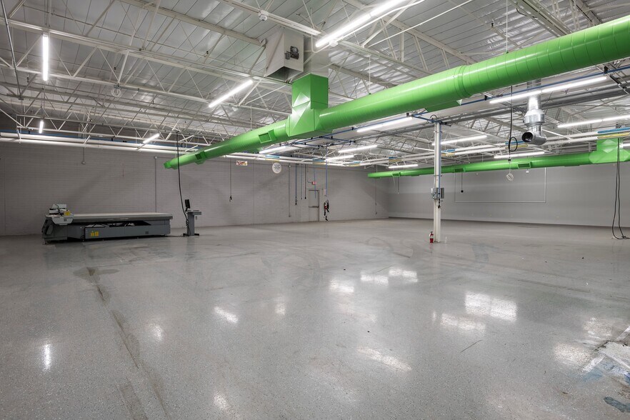 More Photos Of 2250 W Peoria Ave, Phoenix Manufacturing For Lease