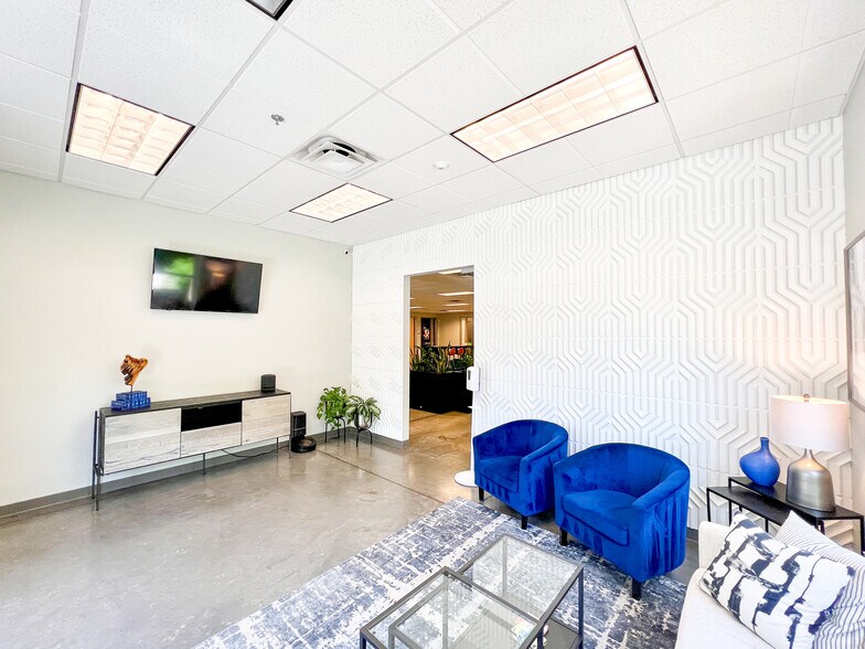 More Photos Of 2045 S Vineyard, Mesa Medical For Lease