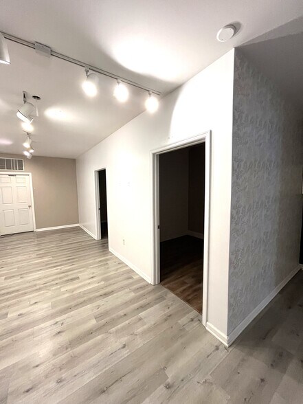 More Photos Of 25 W King St, Shippensburg Flex For Lease