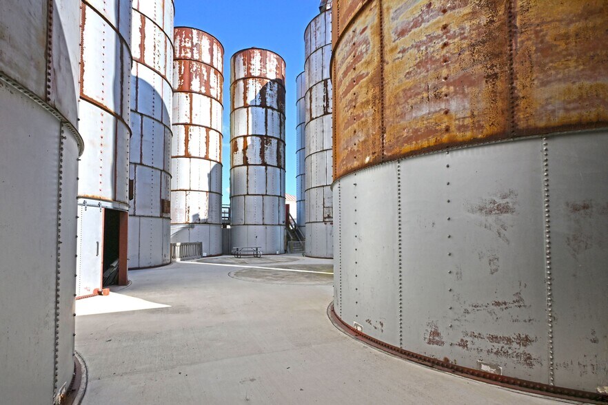 More Photos Of 1123 Bowie St, Seguin Warehouse For Sale