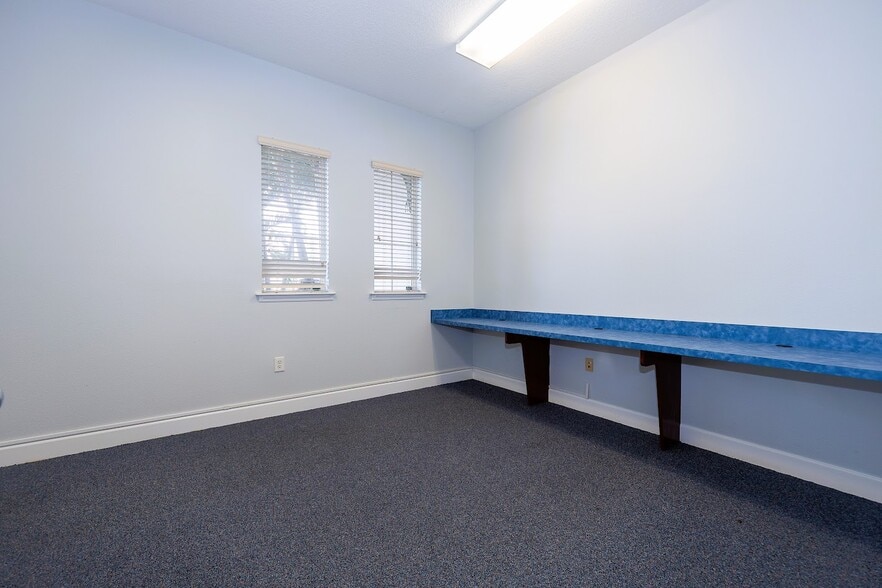 More Photos Of 2001 Manatee Ave E, Bradenton Office For Lease