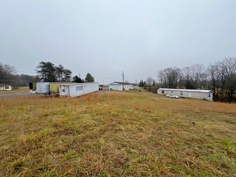 More Photos Of 854 NC-770, Mayodan Bar For Sale