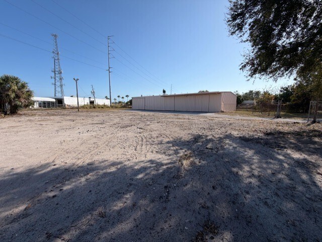 More Photos Of 11050 70th Ave, Seminole Warehouse For Lease