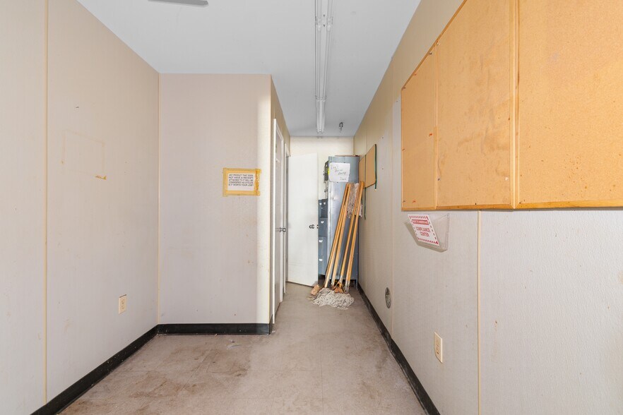 More Photos Of 480 Nelson Blvd, Kingstree Department Store For Sale