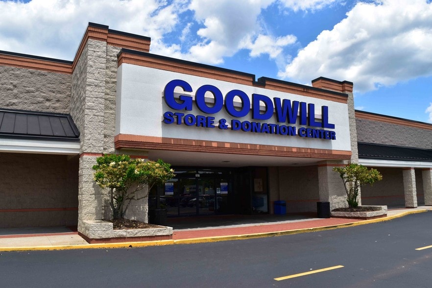 More Photos Of 100 Spalding Square, Griffin Unknown For Lease