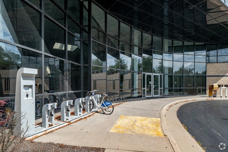 More Photos Of 575 W Madison St, Waterloo Loft Creative Space For Lease