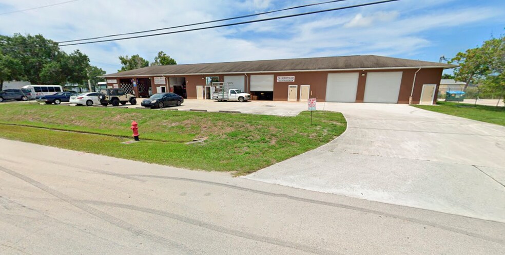 More Photos Of 1901-1913 SW Biltmore St, Port Saint Lucie Light Manufacturing For Sale