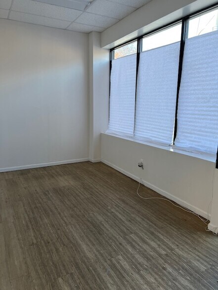 More Photos Of 7223 20th Ave, Brooklyn Storefront Retail Office For Lease