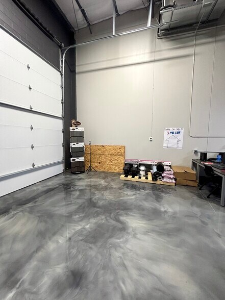 More Photos Of 2100 Double Creek Dr, Round Rock Showroom For Lease