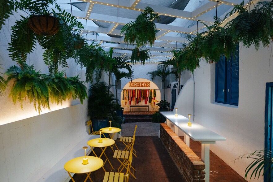 Primary Photo Of 1115 Bethel 115 & 115-A st, Honolulu Bar For Lease