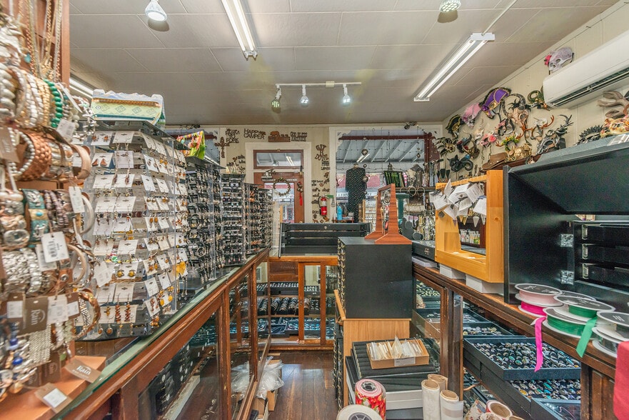 More Photos Of 481 Main St, Weaverville Hotel For Sale