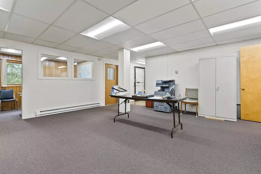 More Photos Of 587 Spring St, Westbrook Office For Sale
