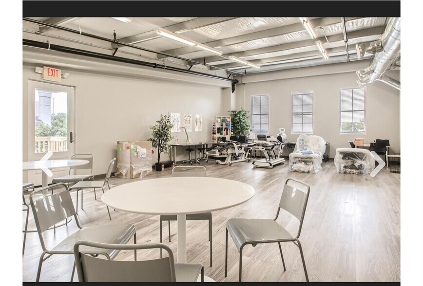 More Photos Of 1227 Lakeview Dr, Franklin Storefront Retail Office For Lease
