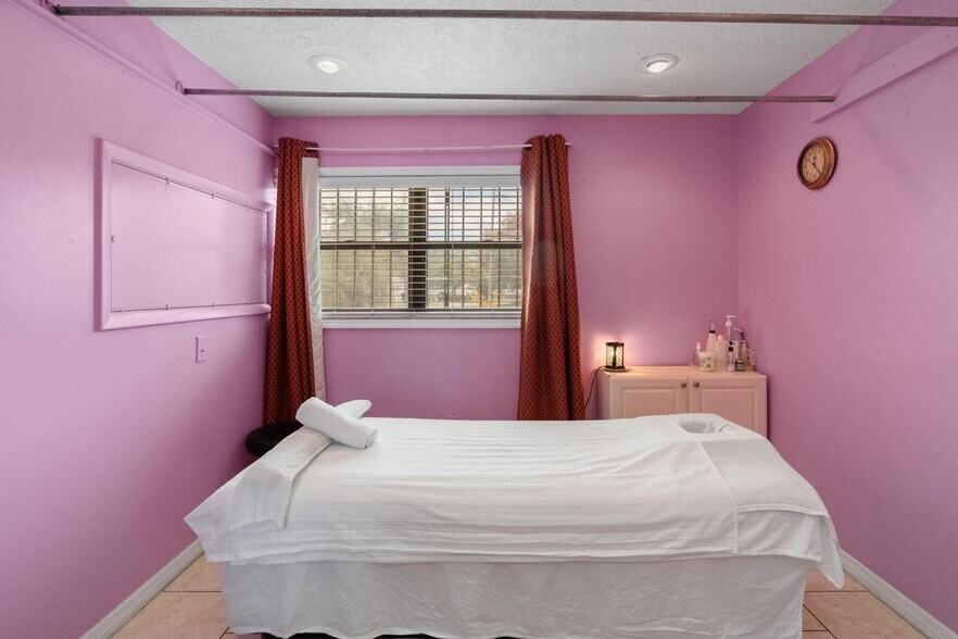 More Photos Of 4900 N 33rd Ave, Saint Petersburg Medical For Sale