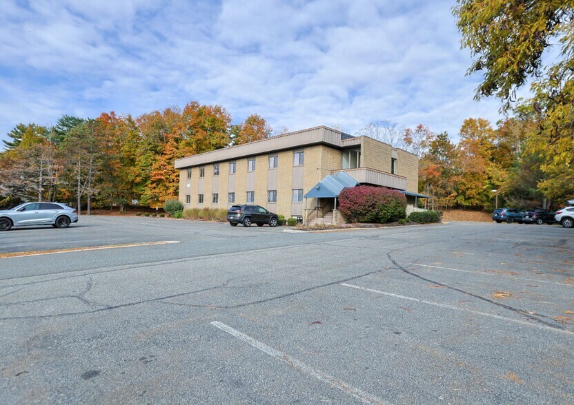 More Photos Of 633 Rt-211, Middletown Office For Sale