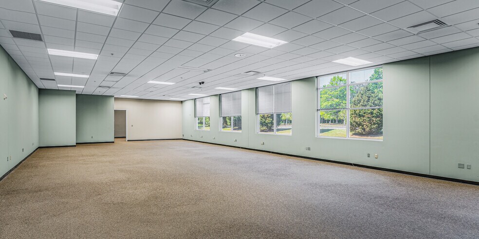More Photos Of 7345 Goodlett Farms Pky, Cordova Office For Sale