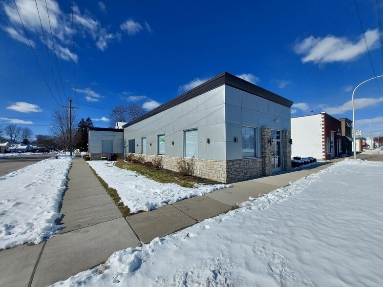 More Photos Of 642 S Main St, Clawson Storefront Retail Office For Lease