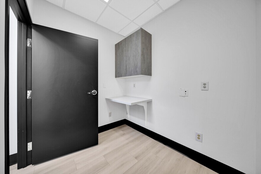 More Photos Of 4045 E Union Hills Dr, Phoenix Medical For Sale