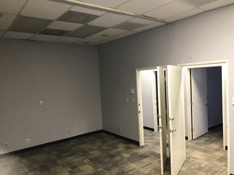 More Photos Of 733 Salem St, Glendale Manufacturing For Lease