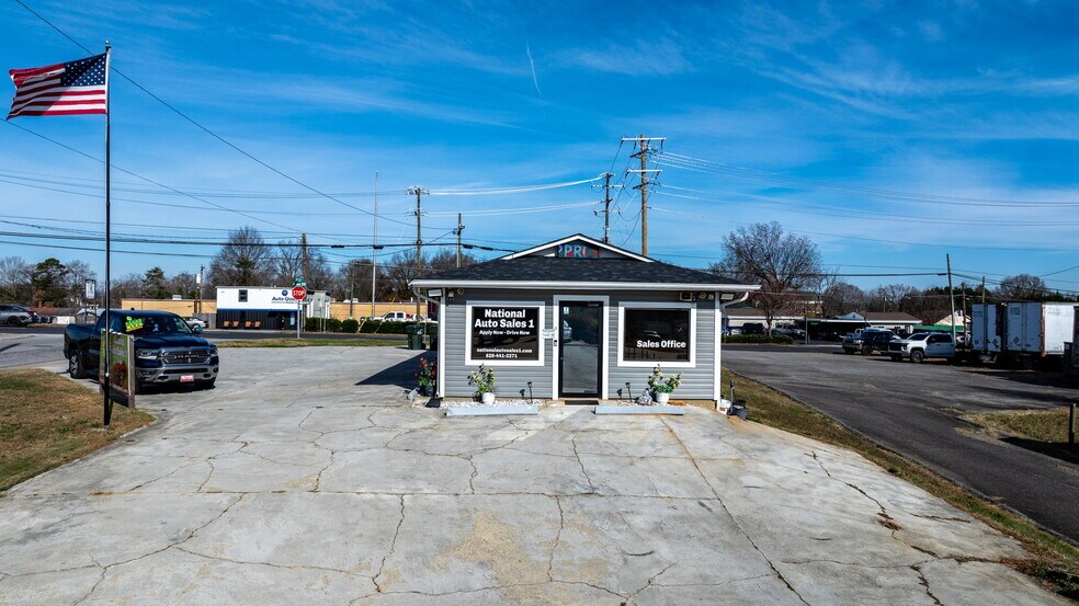 More Photos Of 121 13th St SW, Hickory Office For Sale