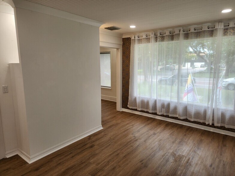 More Photos Of 2820 1st Ave N, Saint Petersburg Storefront Retail Office For Lease